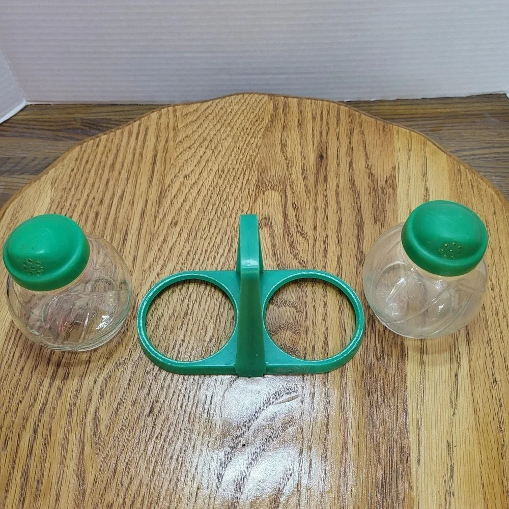 VTG 1950s Hazel Atlas Clear Glass Salt & Pepper Shakers Set Retro Green Plastic